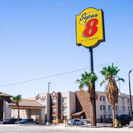 Super 8 By Wyndham Yuma Hotell Exteriör bild
