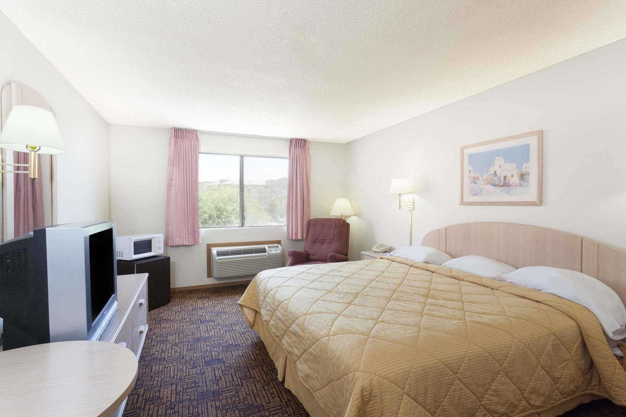 Super 8 By Wyndham Yuma Hotell Exteriör bild