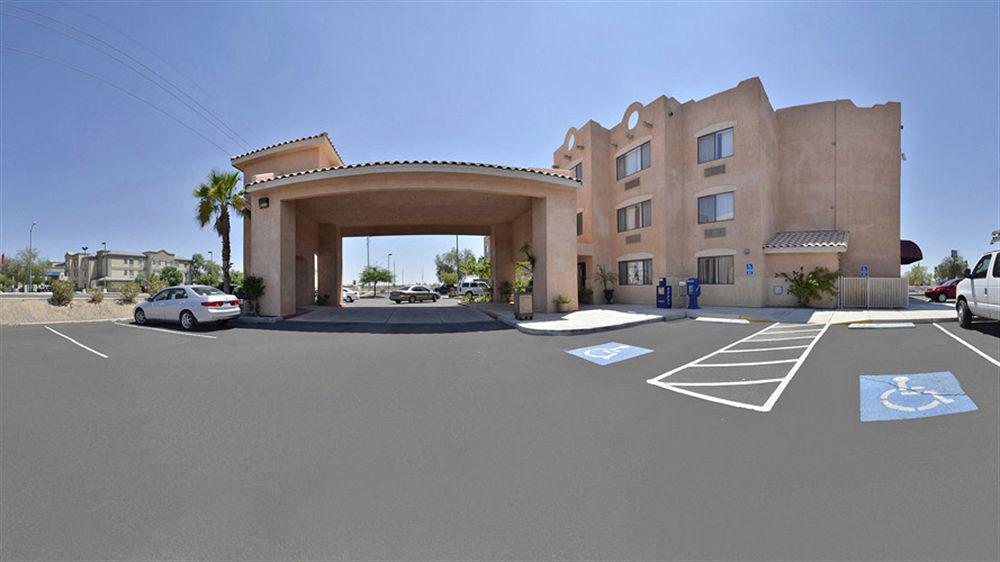 Super 8 By Wyndham Yuma Hotell Exteriör bild